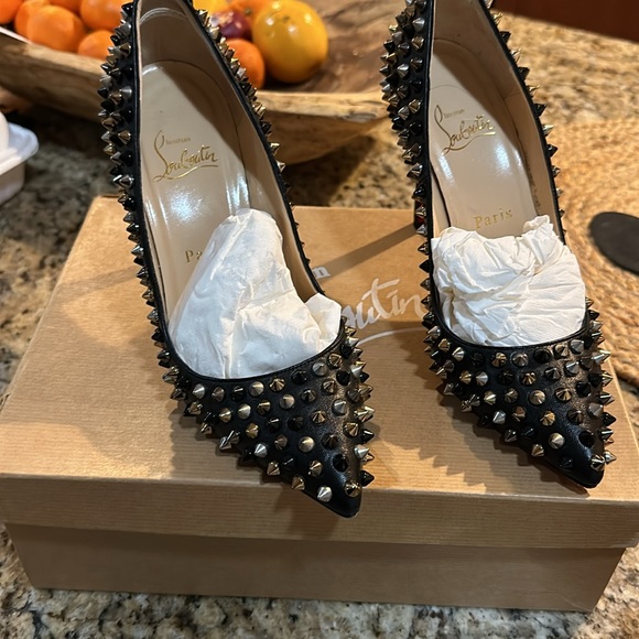 Red bottoms - Picture 2 of 5